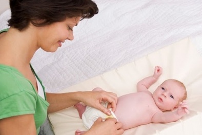 Cách chăm sóc rốn cho trẻ sơ sinh